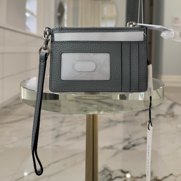 NWT Marc Jacobs Top Zip Leather Wristlet - Picture 3 of 3
